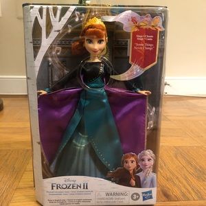 Frozen II singing Anna